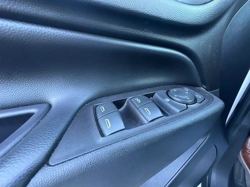 Used 2018 Chevrolet Equinox LT FWD image 25