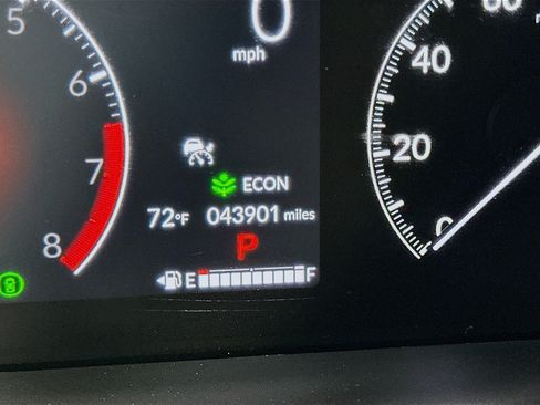 Used 2024 Honda Pilot EX-L image 8