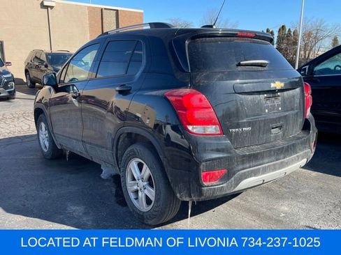 Certified 2022 Chevrolet Trax LT w/ LT Convenience Package image 2
