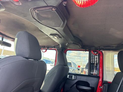 Used 2018 Jeep Wrangler Unlimited Sport S image 32