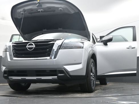 New 2025 Nissan Pathfinder Platinum image 41