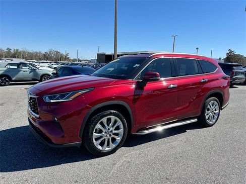 Used 2023 Toyota Highlander Limited image 12