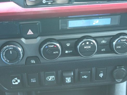 Used 2021 Toyota Tacoma TRD Off-Road AWD/4WD image 14