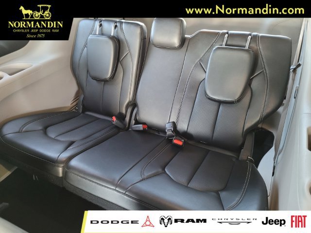Used 2024 Chrysler Pacifica Limited FWD image 18