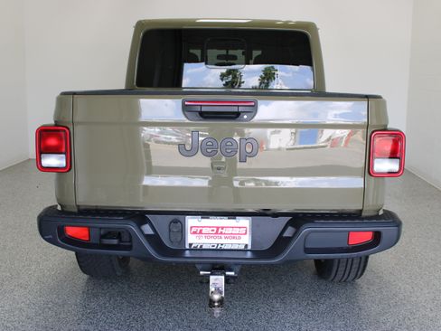 Used 2025 Jeep Gladiator Sport AWD/4WD image 8