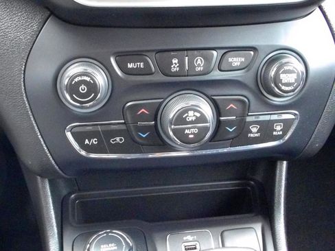 Used 2022 Jeep Cherokee Latitude Lux AWD/4WD image 22