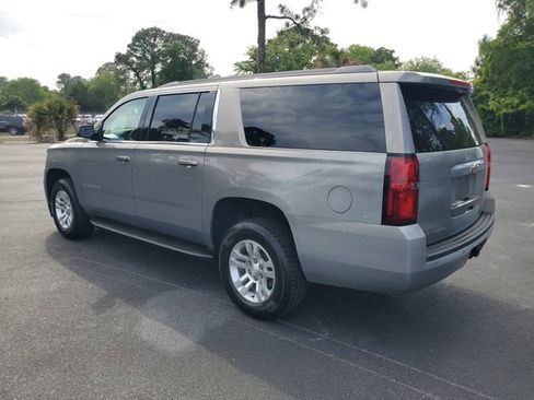 Used 2019 Chevrolet Suburban LT RWD image 4