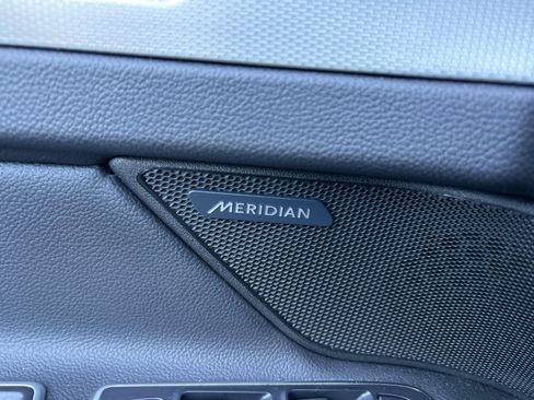 Used 2017 Jaguar XF Premium image 32