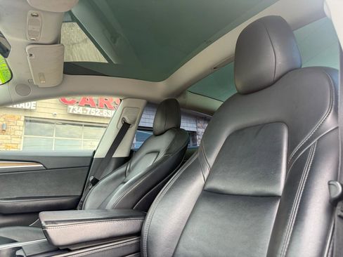 Used 2022 Tesla Model 3 Standard Range image 12