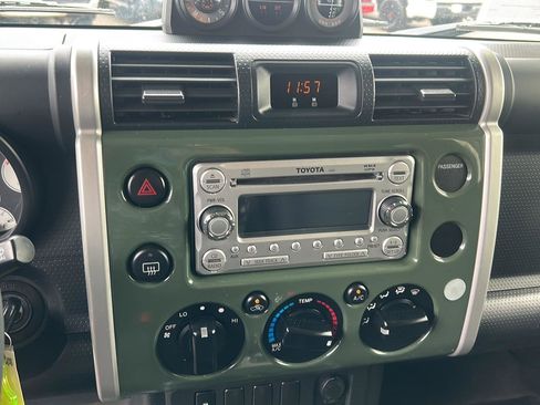 Used 2014 Toyota FJ Cruiser 4WD w/ Convenience Package image 16