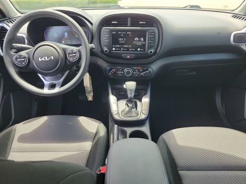 Used 2025 Kia Soul LX w/ LX Technology Package FWD image 10