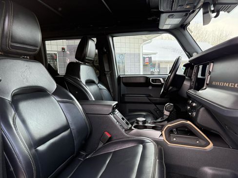 Used 2025 Ford Bronco Badlands image 11