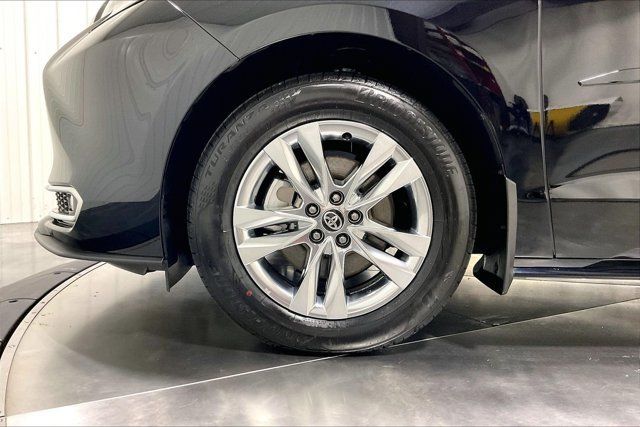 Certified 2026 Toyota Sienna Limited AWD/4WD image 10