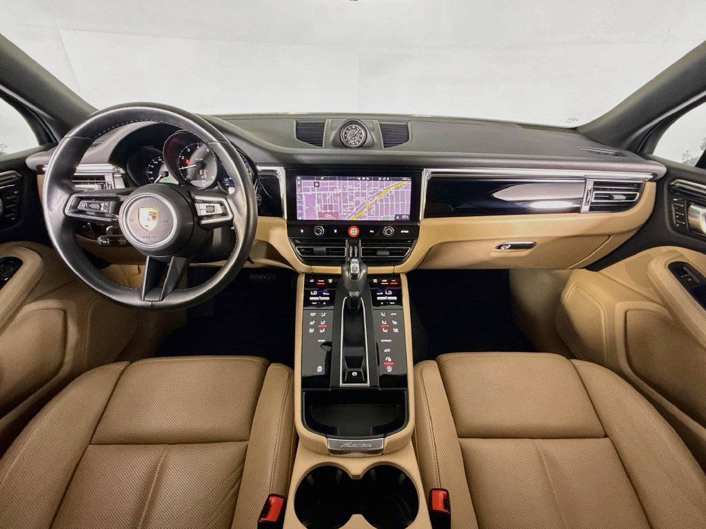 Certified 2023 Porsche Macan AWD/4WD image 11