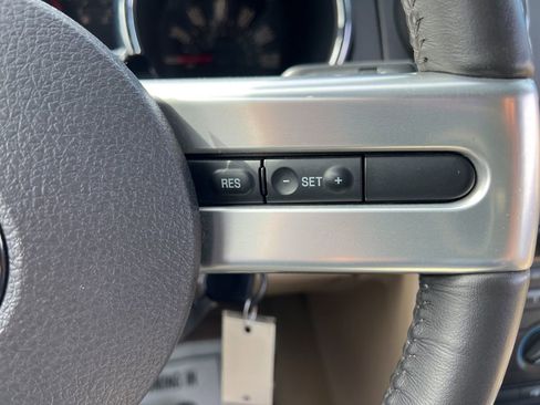 Used 2009 Ford Mustang Convertible image 17