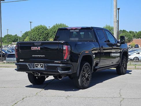 Used 2024 GMC Sierra 2500 AT4 w/ AT4 Premium Plus Package AWD/4WD image 4