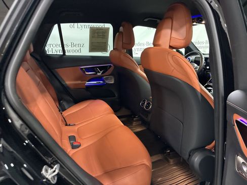 Used 2025 Mercedes-Benz GLC 350e 4MATIC image 30