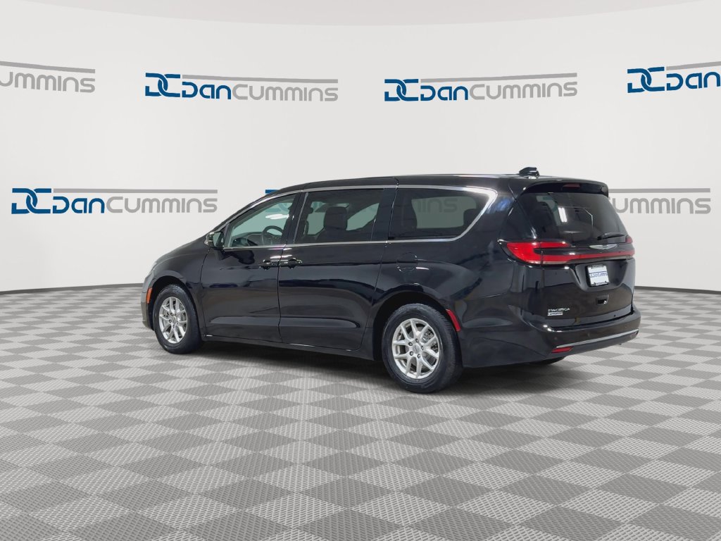 Used 2024 Chrysler Pacifica Touring-L FWD image 6