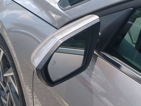 Used 2025 Hyundai Elantra SEL FWD image 14