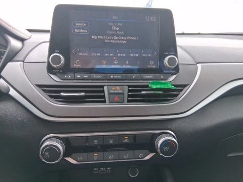 Used 2025 Nissan Altima 2.5 SR FWD image 19