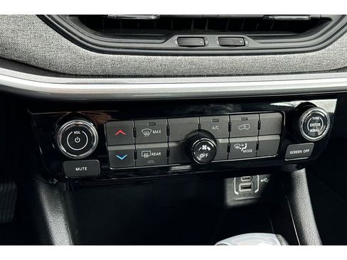 Used 2024 Jeep Compass Latitude image 22