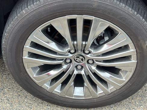 Used 2023 Toyota Venza Limited AWD/4WD image 22