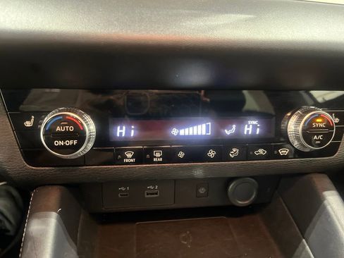 Used 2024 Mitsubishi Outlander SE image 16