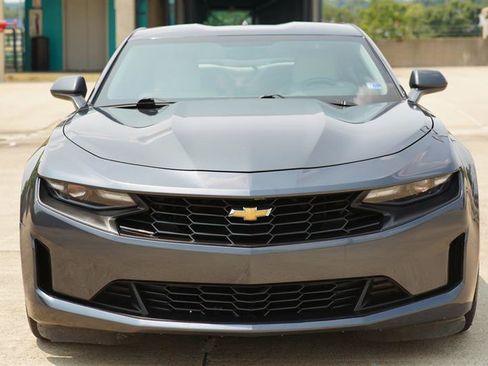 Used 2019 Chevrolet Camaro LT RWD image 8