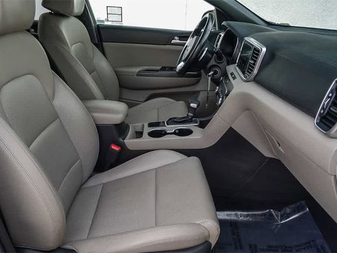 Used 2020 Kia Sportage S image 18