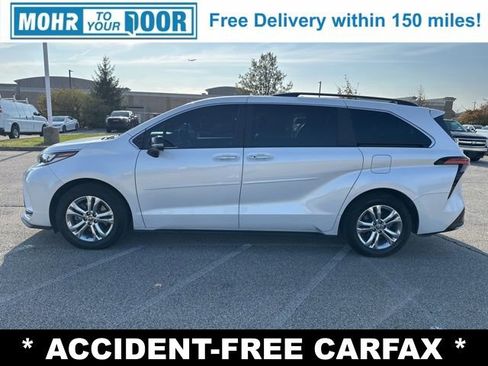 Used 2023 Toyota Sienna XSE image 4