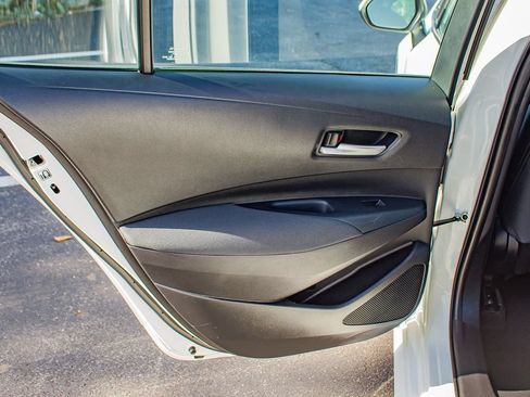 Used 2020 Toyota Corolla LE w/ LE Convenience Package FWD image 16