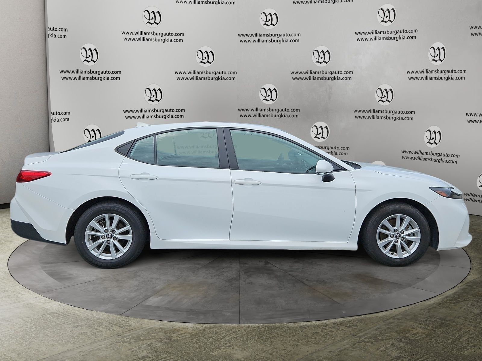 Used 2025 Toyota Camry LE FWD image 6