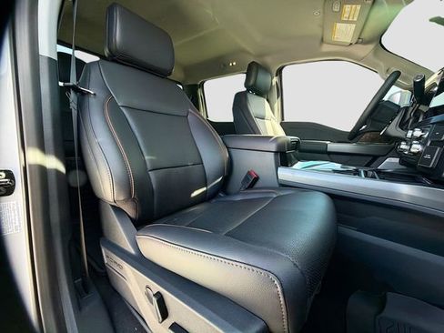 New 2026 Ford F250 Lariat w/ Black Appearance Package image 28