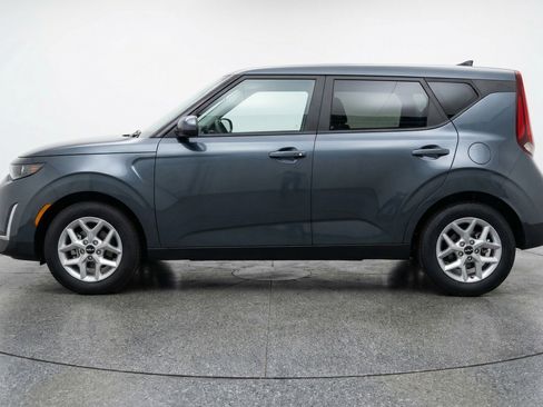 Used 2025 Kia Soul LX w/ LX Technology Package FWD image 5