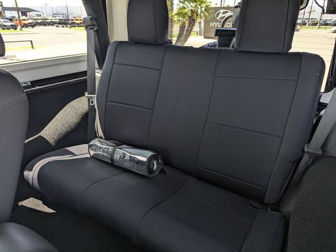 Used 2017 Jeep Wrangler Sport AWD/4WD image 12