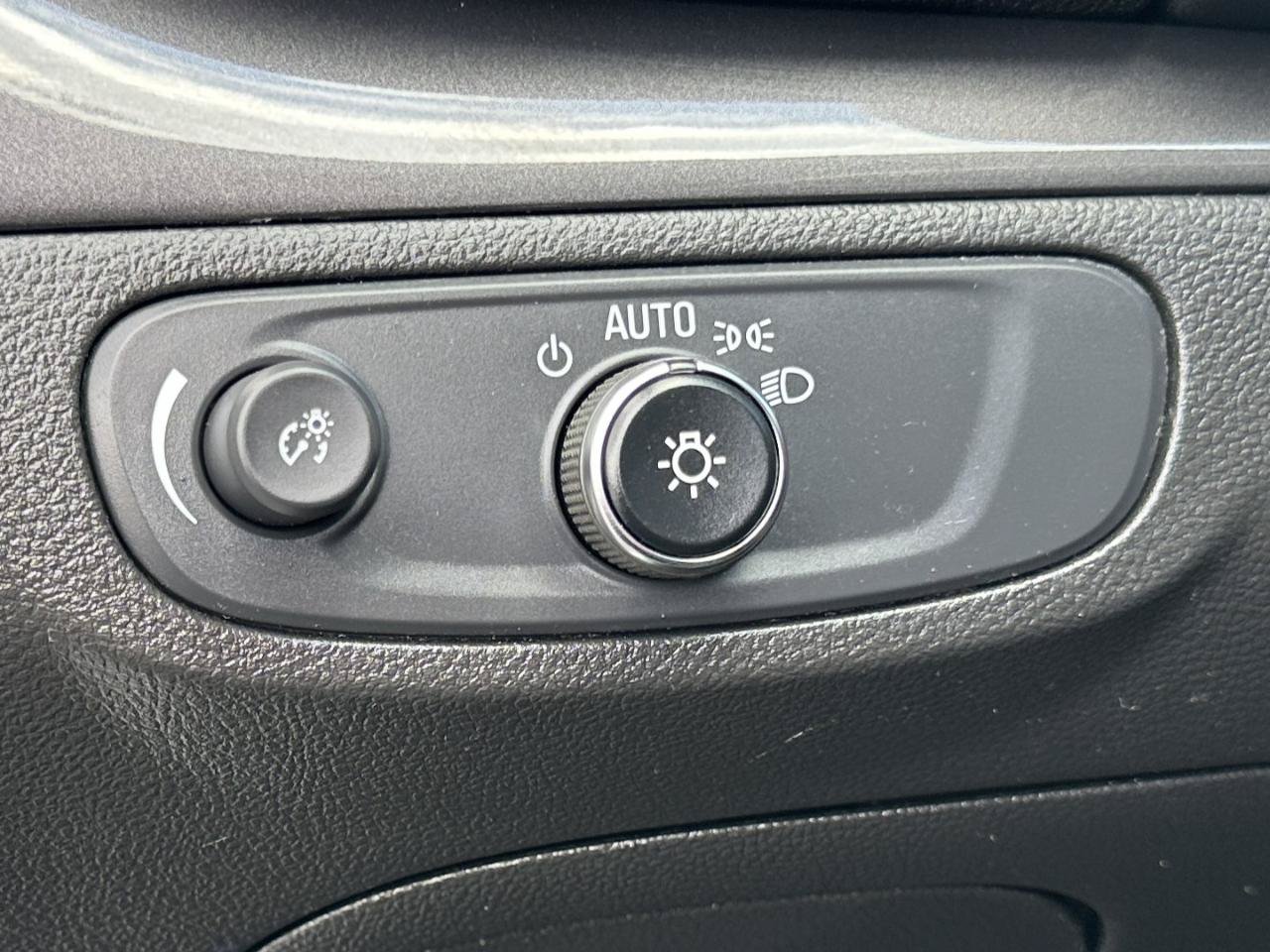Used 2020 Buick Encore Preferred w/ Safety Package FWD image 49