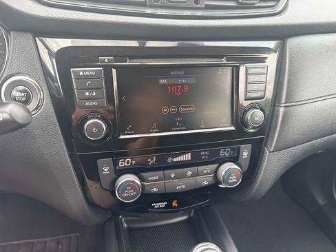 Used 2018 Nissan Rogue SV AWD/4WD image 26