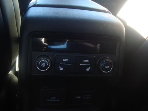 Used 2022 GMC Acadia AT4 w/ Technology Package image 16