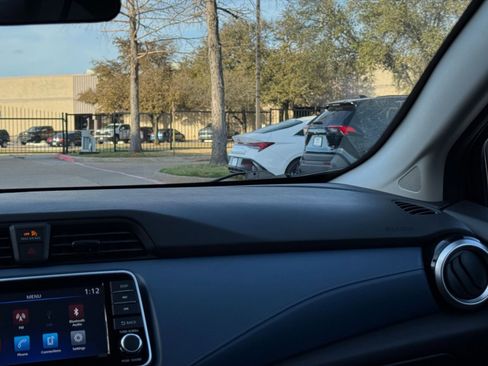 Used 2025 Nissan Versa SV image 35