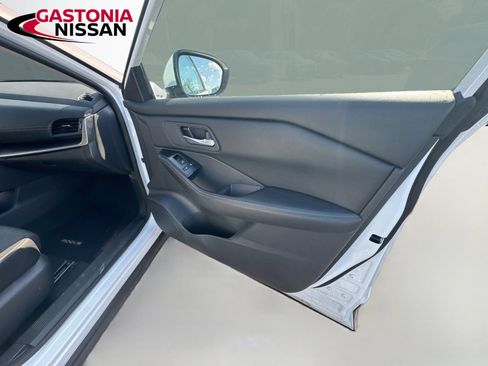 Used 2025 Nissan Rogue SV AWD/4WD image 38