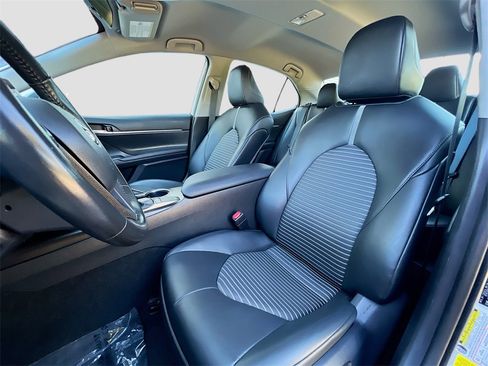 Used 2024 Toyota Camry SE image 19