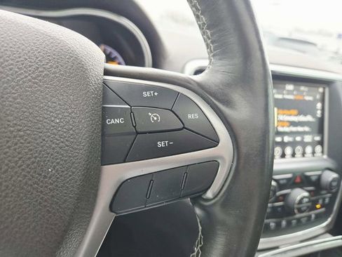 Used 2018 Jeep Grand Cherokee Overland image 18