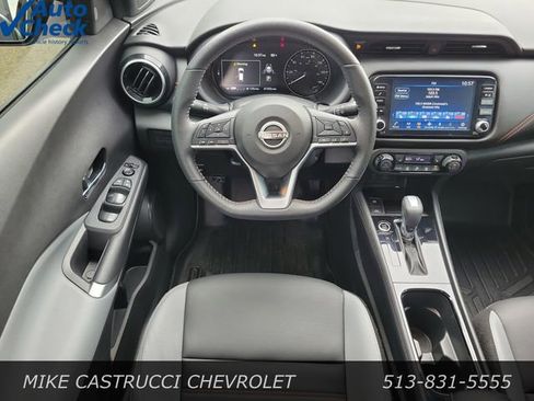 Used 2023 Nissan Kicks SR w/ SR Premium Package FWD image 11