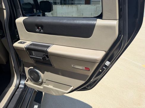 Used 2004 HUMMER H2 w/ Preferred Equipment Group AWD/4WD image 24