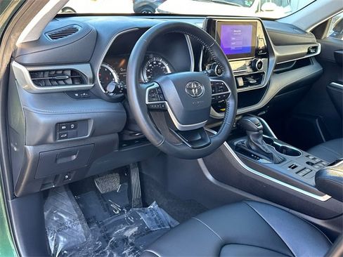 Certified 2025 Toyota Highlander XLE image 23