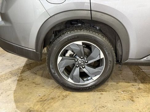 Certified 2025 Nissan Rogue SV image 5