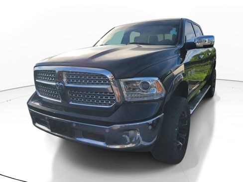 Used 2017 RAM 1500 Laramie AWD/4WD image 3