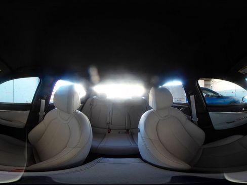 Used 2025 Genesis G70 2.5T image 42