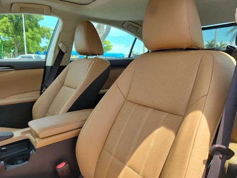Used 2016 Lexus ES 350 w/ Luxury Package w/Wood Trim FWD image 15