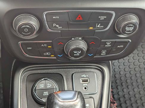 Used 2021 Jeep Compass Trailhawk AWD/4WD image 23